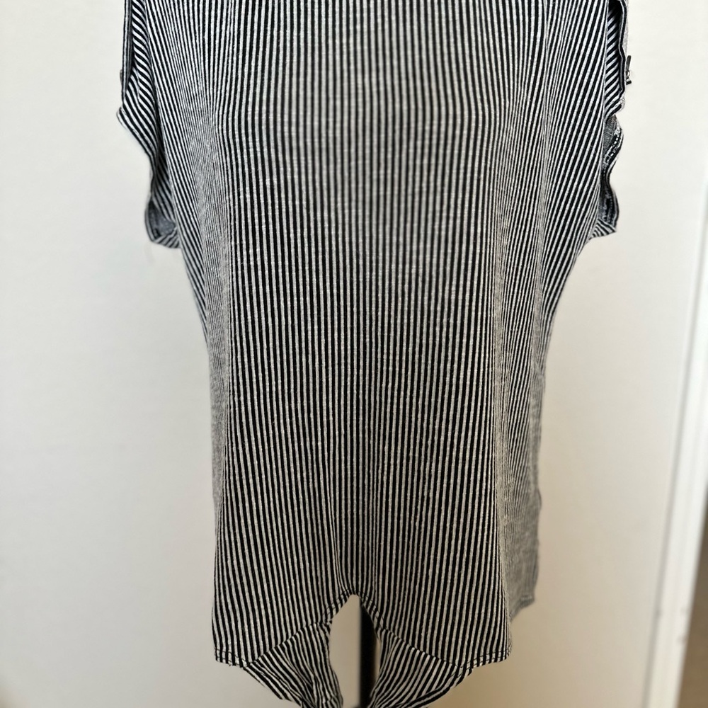 Lavish Women's M Blouse Gray‎ White Stripe Stretch